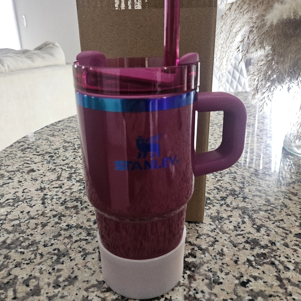 Stanley Metallic Pink Quencher Tumbler with Handle and Straw - Picture 5 of 6